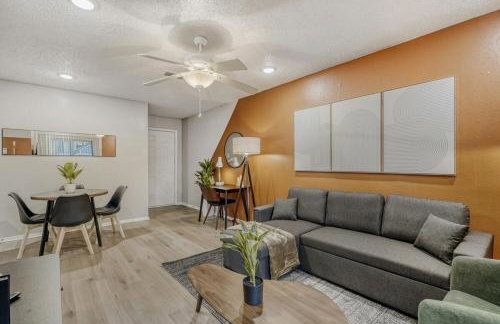 Relaxing King Suite Getaway - Sleeps 4 - Pool, Pkg - Foto 17