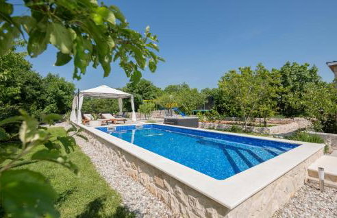 Cozy Home In Veliki Brocanac - Foto 9