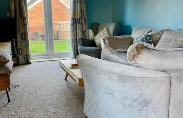 Stunning Large Detached Gloucester, 4 beds, 3 bedroom, 2 bathroom property, Nr Chelt, The Docks and Quays sleeps 6 - Photo 31