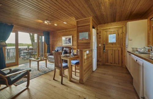 Chiffchaff Lodge with Hot tub - Foto 15