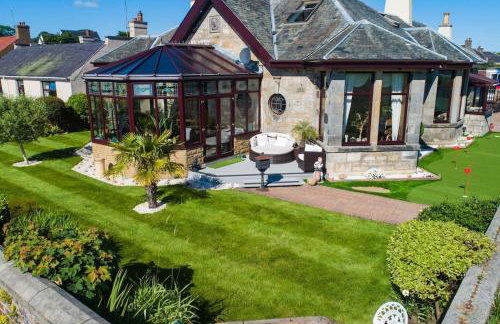 Stunning Central Villa by Golf Course & Beach - Foto 43