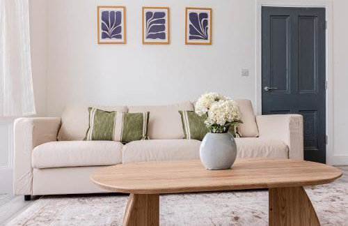 Immense Bright 5BR House near Kensington Olympia - Photo 26