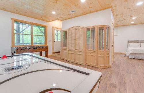 Game Room and 3-Story Deck at Lake Hiwassee Hideaway - Foto 16
