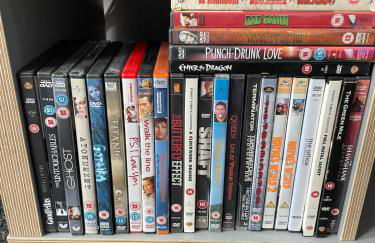 Spacious two bedroom flat, entire property - Photo 17