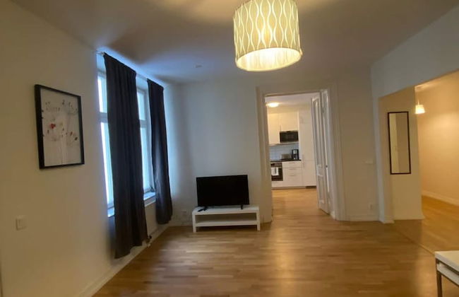 Elegant Apartment in the City - Photo 8