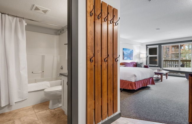 LARGE Studio | Ski In/Out | Pool & Hot Tubs | Central Upper Village Location - Photo 13