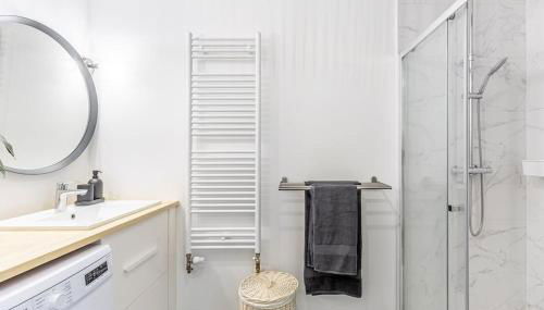 LA BELLE ROSE - Appartement 4 personnes proche gare Bordeaux - Foto 3, towels, Shower