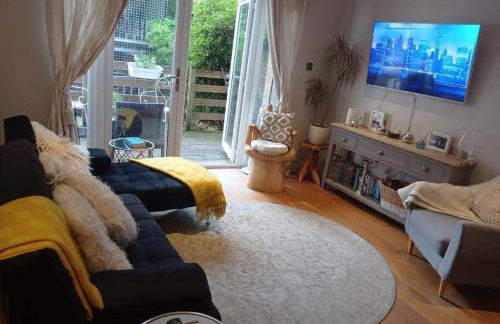 Three Bedroom Apartment by Beautiful Park - Photo 7