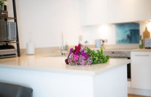 Seaview, Luxury apartment, 2 min walk to Porth Beach - Foto 12