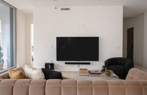 Premier Penthouses and Apartment with Captivating Views of Millennium Park - Photo 65