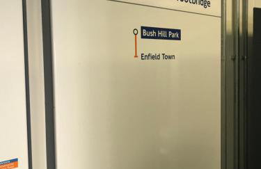 One Bedroom Flat in Bush Hill Park - Photo 23