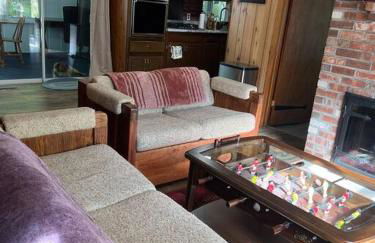 Romantic Pocono house - stream, lake, beach, pool, firepit - Foto 25