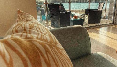 Porth Sands Beachfront Apartment - Foto 5