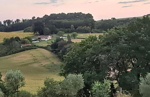House on the hill, near Aubeterre-sur-dronne - Foto 4
