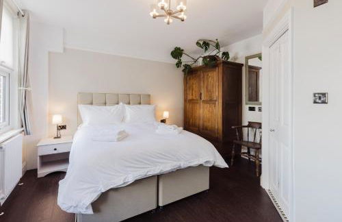 Grace's Guesthouse The Suite Room 6 - Photo 1