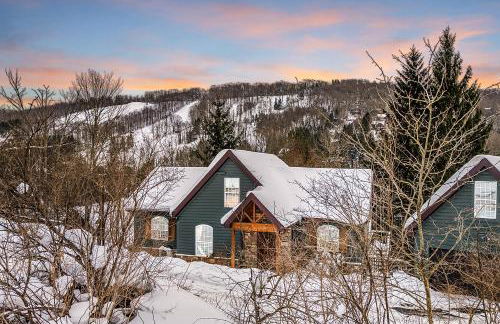 Gorgeous 5 Bdr with Hot Tub - Walk to Holi-Mont! - Foto 1