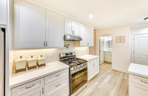 Patio and Workspace Peaceful Riverside Retreat! - Foto 8