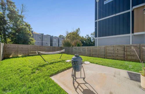 Modern 4-Story 3-BR Townhome with Rooftop Lounge - Foto 21