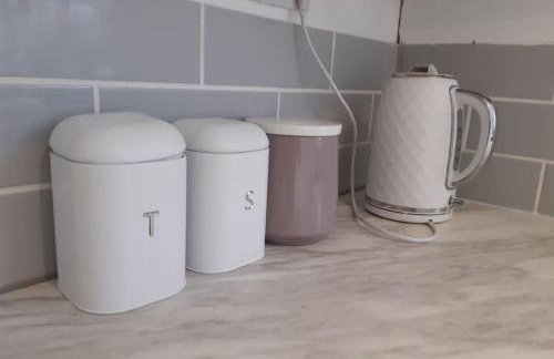 Free Parking Spacious Home - Photo 10