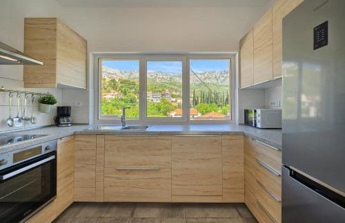 Romantic retreat private jacuzzi and mountain views Split area - Photo 8