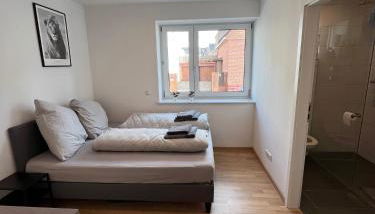 Gemütliches Studio-Apartment in Karlsruhe Neureut - Nähe Uni-KIT-Messe, Fußbodenheizung, Regendusche, Waschmaschine, Stellplatz - Foto 4