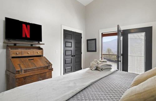 Swannanoa Serenity River Motif, Spa & Game Room - Foto 25