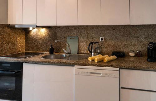 3BR Flat by Casa da Música, Central, Sleeps 6, E - Foto 25