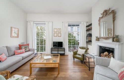 JOIVY Bright Flat for 6, Near Victoria and Warwick sq - Photo 1