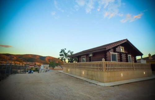 La casica de madera con Jacuzzi exterior y barbacoa - Foto 16