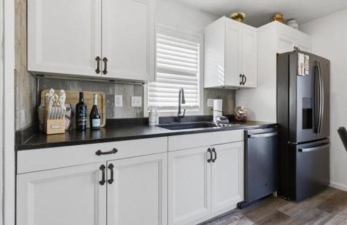 Lakefront w/ Private Dock, 2 Slips, Swim Mat, Firepit, & Covered Patio 44mm - Foto 18