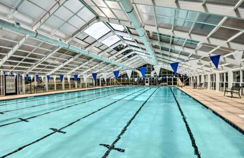 Views, Pools and Marina Lake Keowee Condo! - Foto 16