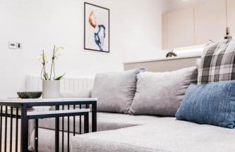 The Abbey Apartment - 1BR Apt with Dedicated Workspace, Fast Wifi & Stylish Kitchen Island & Free Secure Underground Parking - Foto 76