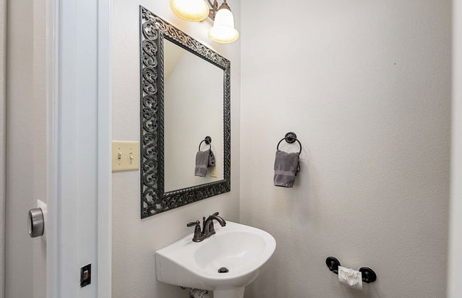 Upstay - East Austin Family Home - 5min From DT - Photo 42