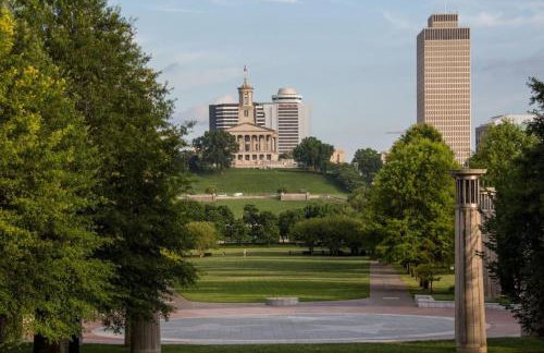 Luxury and Spacious Home with Private Garage and Fire Pit - Foto 40