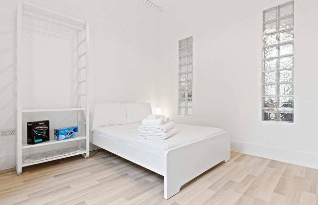 Refined, Light 1 Bed Apt w Balcony in Brixton - Foto 7