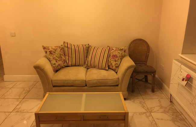 Bourne Court - Photo 2