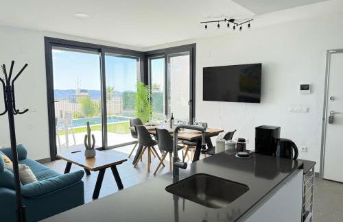 Preciosa villa con piscina privada y vistas al mar - Foto 6