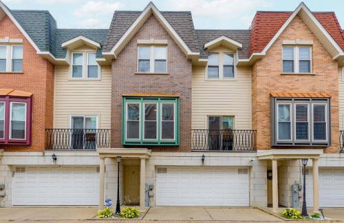 Windy City Getaway - 3BR 2BA Chicago Townhouse home - Photo 65