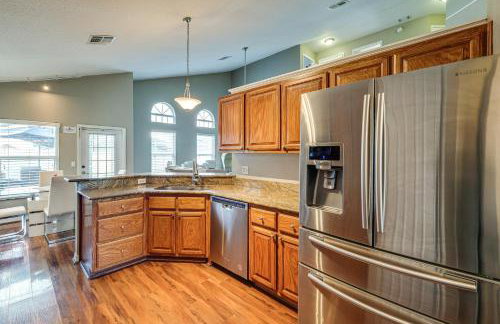 Family Oasis with Game Room and Pool in Davenport! - Foto 10