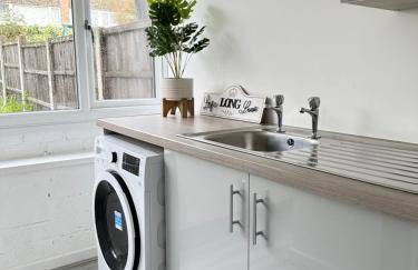 Cozy Family House 10 min from Manchester Airport - Photo 25