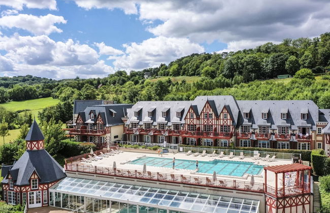 Terraced House in Residence & Spa With Common Pool and Sauna, Houlgate - Foto 1