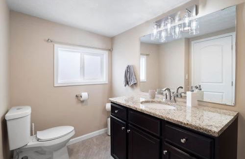 Large Remodeled 4 Bedroom Only 7 Minutes to Downtown - Foto 27