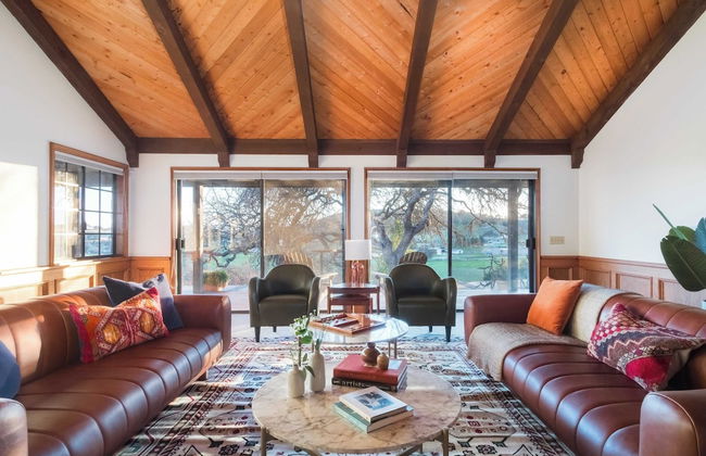 Cathedral by Avantstay Charming Secluded Estate w/ Sauna, Pool Table & Views of the Rolling Hills - Foto 3