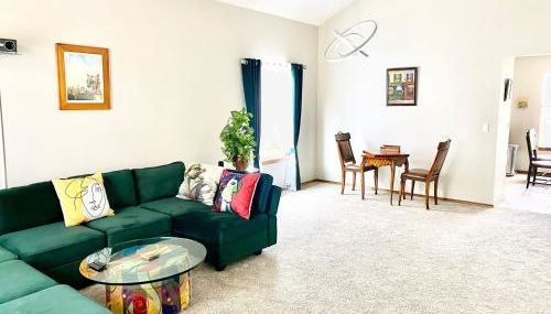 Artsy Home close to USAFA with Fireplace and Patio - Foto 3