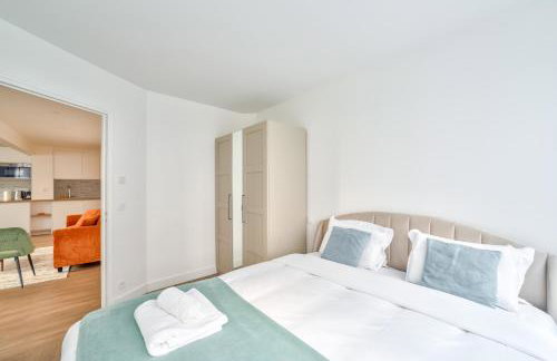 Spacious & Bright 2BR Apartment - Heart of 15th - Photo 11