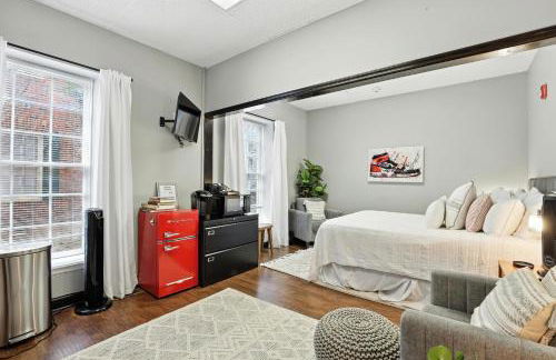 New Listing The 483 Suite - Walk to Stadium - Photo 8