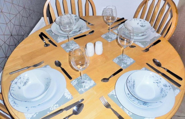 2 Bed House - Sleeps 4 - Parking - Pets - Garden - Photo 11