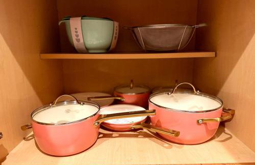 Cozy 1BR Retreat Near Transit, Dining And Parking - Foto 11