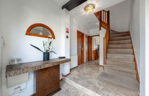 Lovely 5 Bed House in Barnet , home away from home - Foto 24