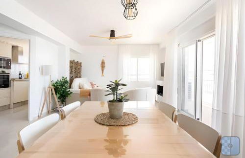 El Acuario - Primera línea y todas las ventanas dan al mar - Foto 5